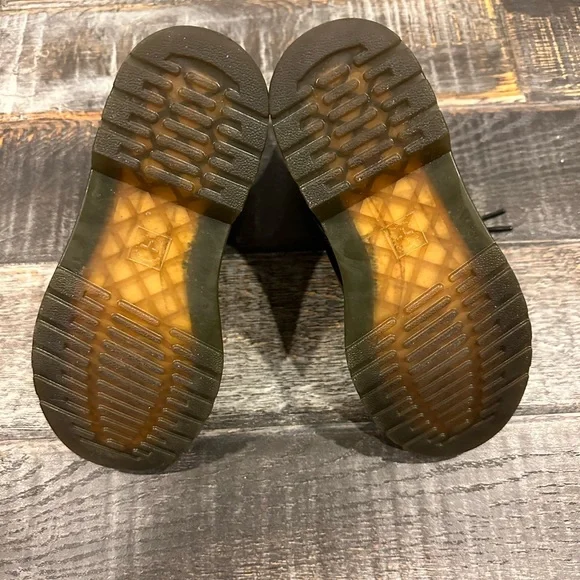 ✨Dr. Martens 1460 8-eye Black Patent Boot✨ - Picture 9 of 14